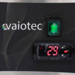 Vaiotec Pizzakühltisch / 3-türig "schwarz" inkl. Kühlaufsatz GN1/3, 2020 x 800 mm – Bild 10