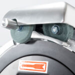 Aufschnittmaschine mit antihaftbeschichteter Anschlagplatte und Messer 220 mm Ø – Bild 4