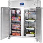 Starline Edelstahl Doppeltür-Kühlschrank mit Rädern, GN 2/1, 1480x830x2010 mm (BxTxH) – Bild 3