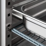 Starline Edelstahl Doppeltür-Kühlschrank mit Rädern, GN 2/1, 1480x830x2010 mm (BxTxH) – Bild 8