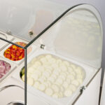 Starline Saladette mit Glasaufsatz, 2-türig, GN 1/1, Aufnahme 10x GN1/4, 900x705x1300 mm (BxTxH), ohne Aufkantung – Bild 3