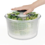 OXO Good Grips Salat- und Kräuterschleuder 2,8L – Bild 2