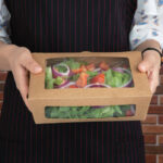 Fiesta Recycelbare Salatbox mit PET-Fenster 1600ml (Packung mit 100 Stück) – Bild 3