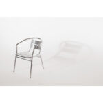 Bolero Bistrostühle mit gerundeter Armlehne Aluminium (4 Stück) – Bild 8