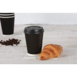 Fiesta Recyclable Deckel für 340ml- und 455ml-Heißgetränkebecher schwarz (50 Stück) – Bild 3