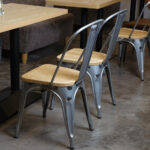 Bolero Bistro Stühle aus verzinktem Stahl mit Holzsitz (4 Stück) – Bild 7