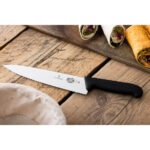 Victorinox Fibrox Officemesser Wellenschliff 22cm – Bild 6