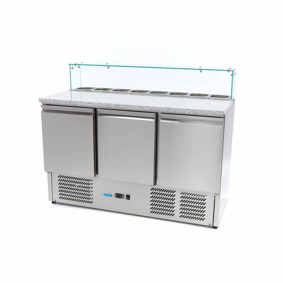 sp-05-61656e6a9bfa1.jpg Maxima Gastro Pizzakühltisch - 137 cm - 3 Türen - Passt 8 x 1/6 GN - inkl. Glasabdeckung – Bild 1